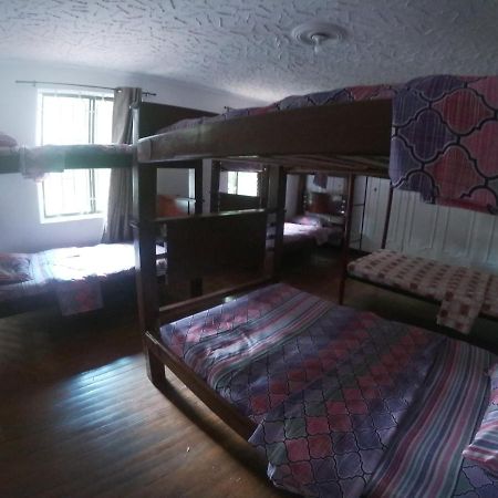 Le VI Hostal Medellin Bagian luar foto