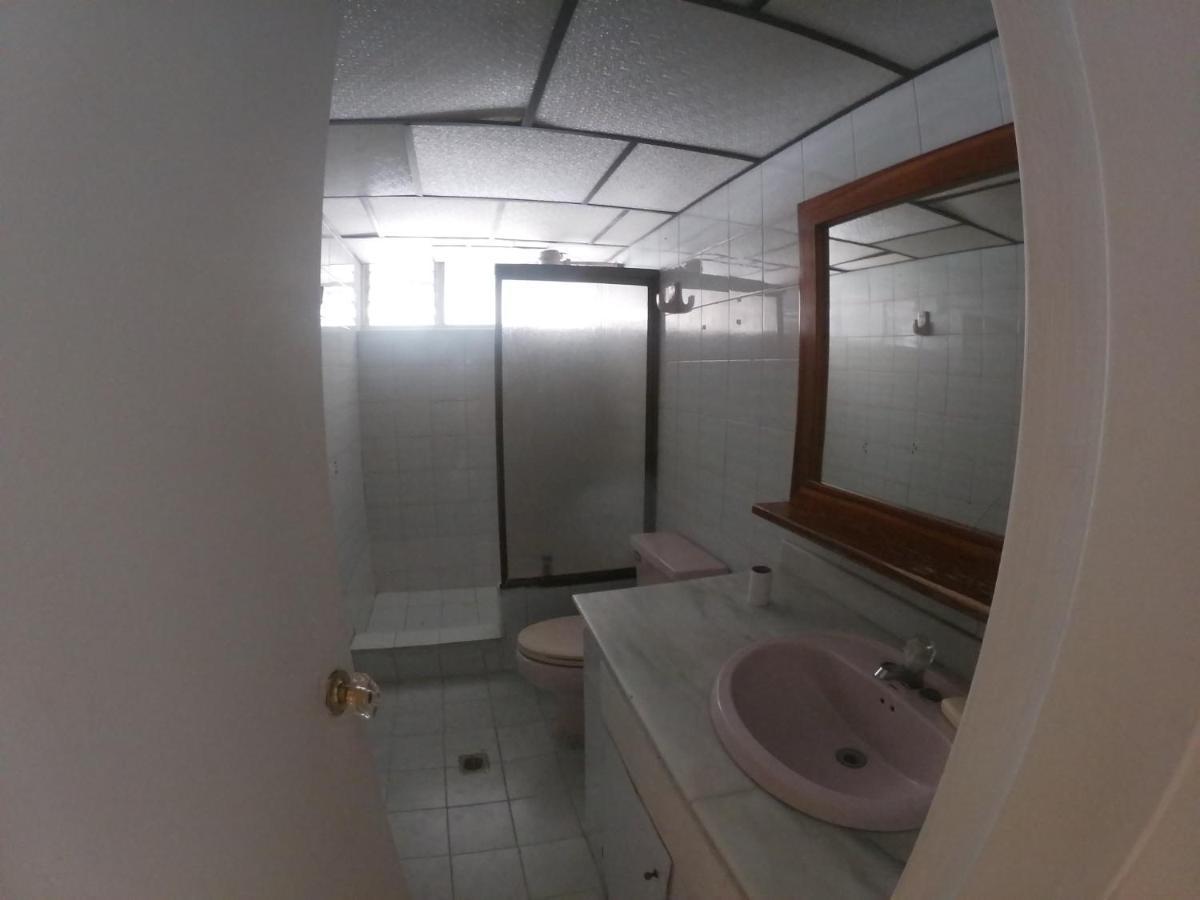 Le VI Hostal Medellin Bagian luar foto