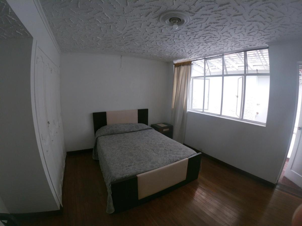 Le VI Hostal Medellin Bagian luar foto