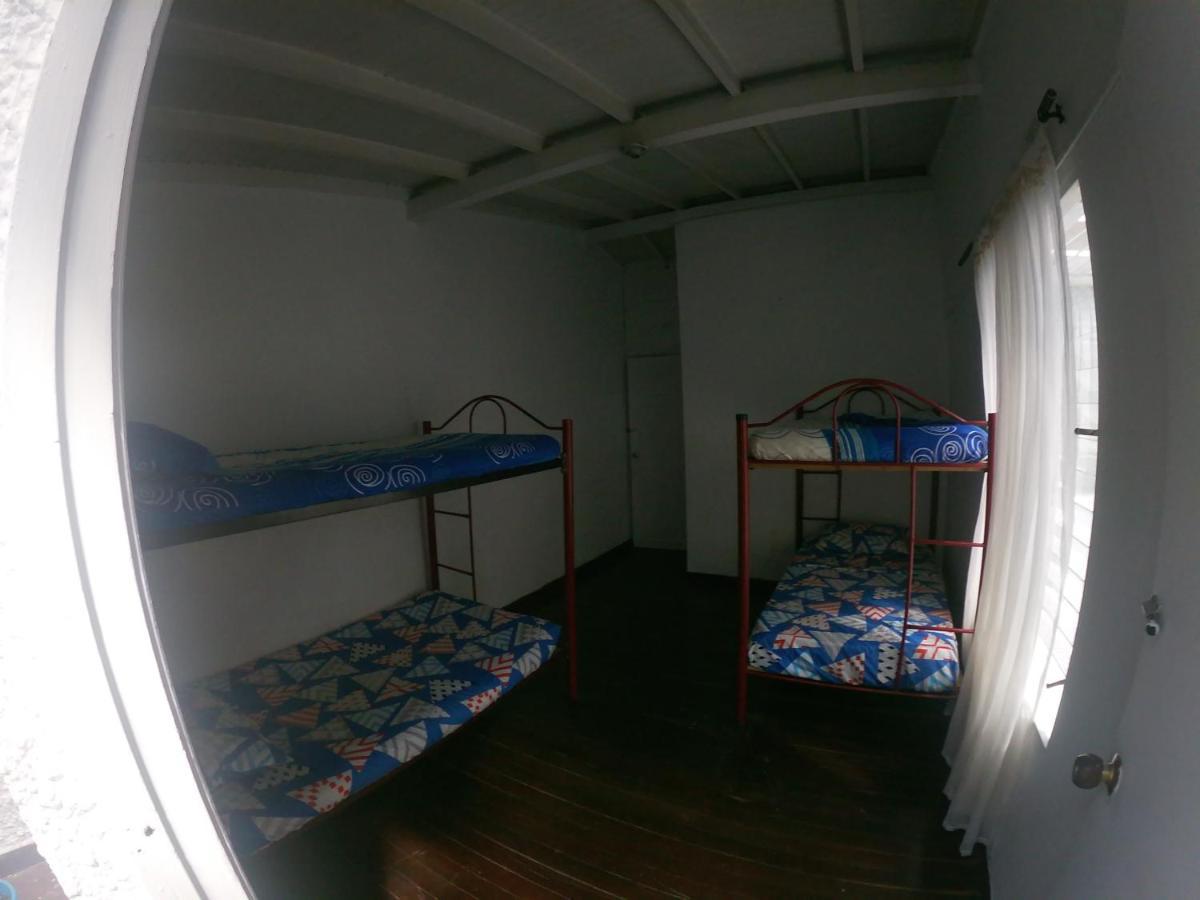 Le VI Hostal Medellin Bagian luar foto